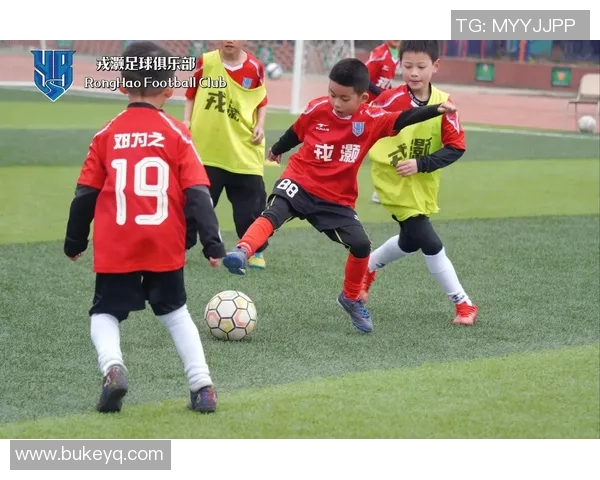 足球明星聚餐瞬间分享友谊与激情的美好时光 足球明星聚餐瞬间分享友谊与激情的美好时光