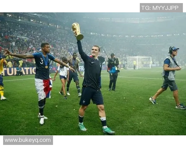 格列兹曼在球场上的传奇旅程与未来发展潜力分析 格列兹曼在球场上的传奇旅程与未来发展潜力分析